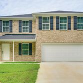 Spacious Home: 8 Mi to Bernheim Arboretum!