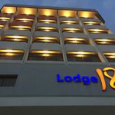 Lodge 18 Hotel