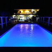Sea Horizon Apartments (across from Mambo Beach)