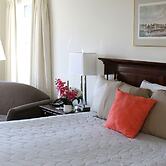 Camden Riverhouse Hotel
