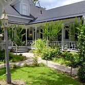 The Grand Magnolia Ballroom & Suites