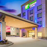 Holiday Inn Express & Suites Litchfield West by IHG
