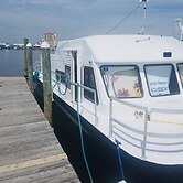 Harbor Houseboat