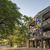 The N1 Hotel & Campsite Victoria Falls