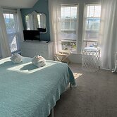 Lakeview House & Cottages