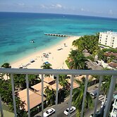 Sky Box Beach Suite at Montego Bay Club