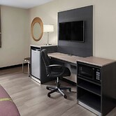 Super 8 by Wyndham Copley Akron