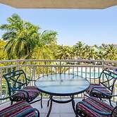 The Exuma Cay by Brightwild Pool View Parking