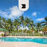 The Trinidad by Brightwild Pool View Parking