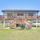 Pet-friendly Galveston Home: Walk to Beaches!