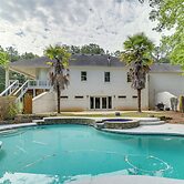 Home Theater & Game Room: Chic Abode in Ellenwood!