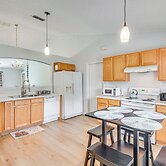 6 Mi to Downtown: Bright Palm Coast Getaway!