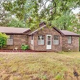 Harrison Getaway w/ Yard & Parking: Near Fishing