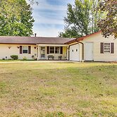 Peaceful Home Near Youngstown: Fenced Backyard!