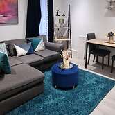 Strood Home-sleeps 6-great for Groups & Families