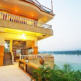 TreeHouseNarmade A Riverfront Resort Spa