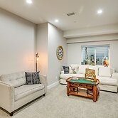 Hot Tub & Mtn-view Rooftop Deck: Golden Home