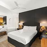 Casuarina Apartment 200m from the Beach