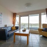 Holiday Apartment Opposite the Beach