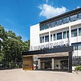 ELONG DELUXE International Hotel