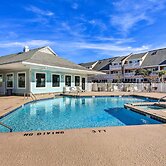 Emerald Isle Condo Near Beach w/ Screened Porch!