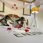 zanzllywood hotel and apartments