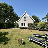 Cozy Holiday Home in Zonnemaire Near Lakebeach