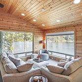 Spokane River Access & Fire Pit: Post Falls Cabin