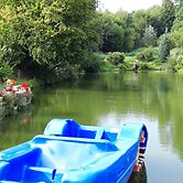 Roomy Apartment in Lichtenhain With Pond