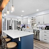 Elm Creek Retreat 4Bd in Maple Grove