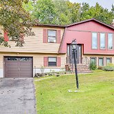 Family Home Close to Warwick, 5 Mi to Lake!