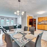 Family Home Close to Warwick, 5 Mi to Lake!