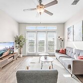 Airy Soco 2BR King Suite w Gympickleballlaundry