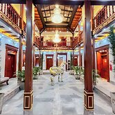 Hotel & Rooftop King Experience by David