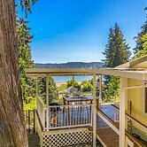 Canal Cliff Cottage in Belfair