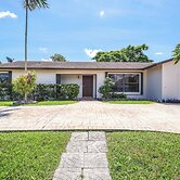 Pet-friendly Home w/ Yard ~ 3 Mi to Zoo Miami!