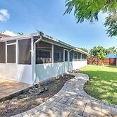 Pet-friendly Home w/ Yard ~ 3 Mi to Zoo Miami!