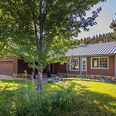 Riverfront Home w/ Hot Tub ~ 19 Mi to Wolf Creek!