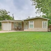 Fire Pit & Grill: Victoria Home Near Downtown