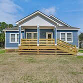 1 Mi to Dtwn Manteo: Dog-friendly Home w/ Deck