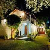 Cenreeza Airport Villa