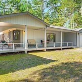 2 Blocks to Boat Ramp: Higgins Lake House w/ Grill