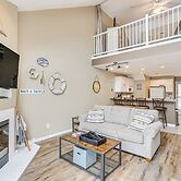 'lake It Easy' Waterfront Ozarks Condo w/ Balcony!