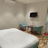 Rivaz Hotel And Restaurant