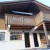 Cosy Chalet With top View