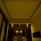 LA GRANDE SUITE & BANQUET HALL