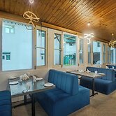 Hotel Riviera By Mount view