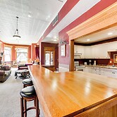 Downtown Yankton Suite: Walk to Restaurants!