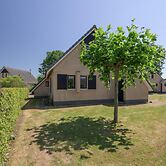 Spacious 4-person Bungalow Near the Frisian Lakes