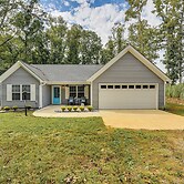 Pet-friendly Home in Monroe: Deck, Grill & Yard!
